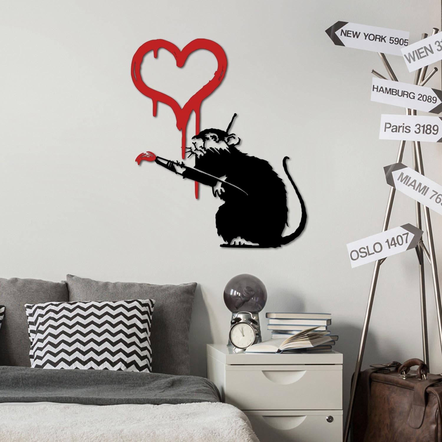 Banksy Metal 08 in Weiss präsentiert im Onlineshop von KAQTU Design AG. Wanddeko ist von Wallity