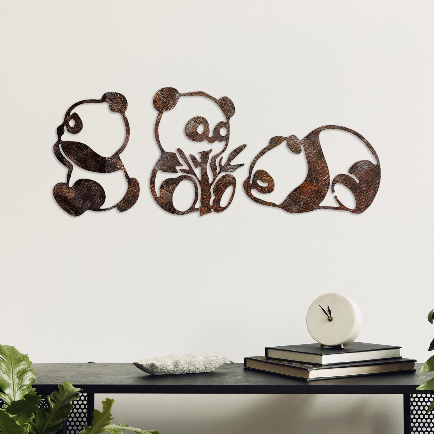 Rusty Panda in Antiquation präsentiert im Onlineshop von KAQTU Design AG. Wanddeko ist von Wallity