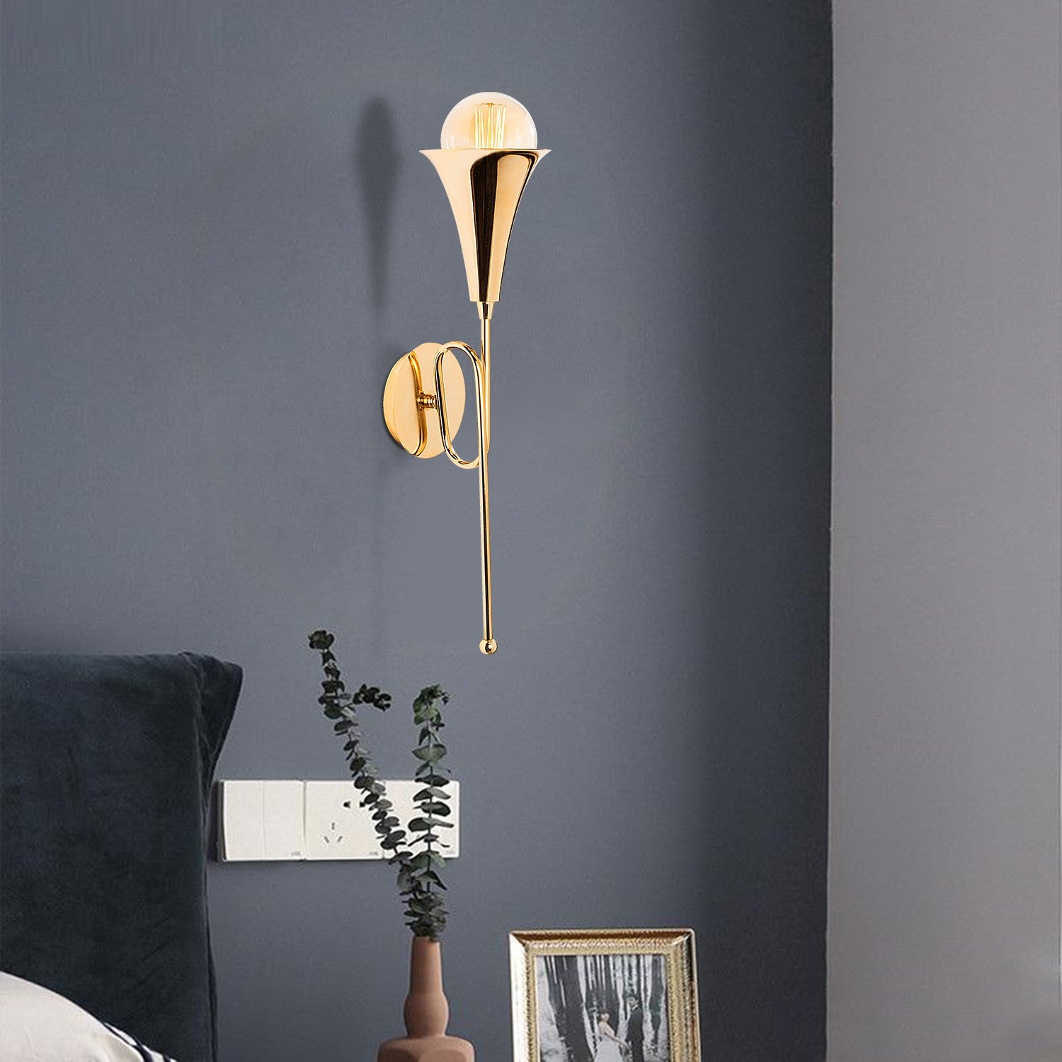 Sarmal - 3051 in Gold präsentiert im Onlineshop von KAQTU Design AG. Wandleuchte ist von Opviq