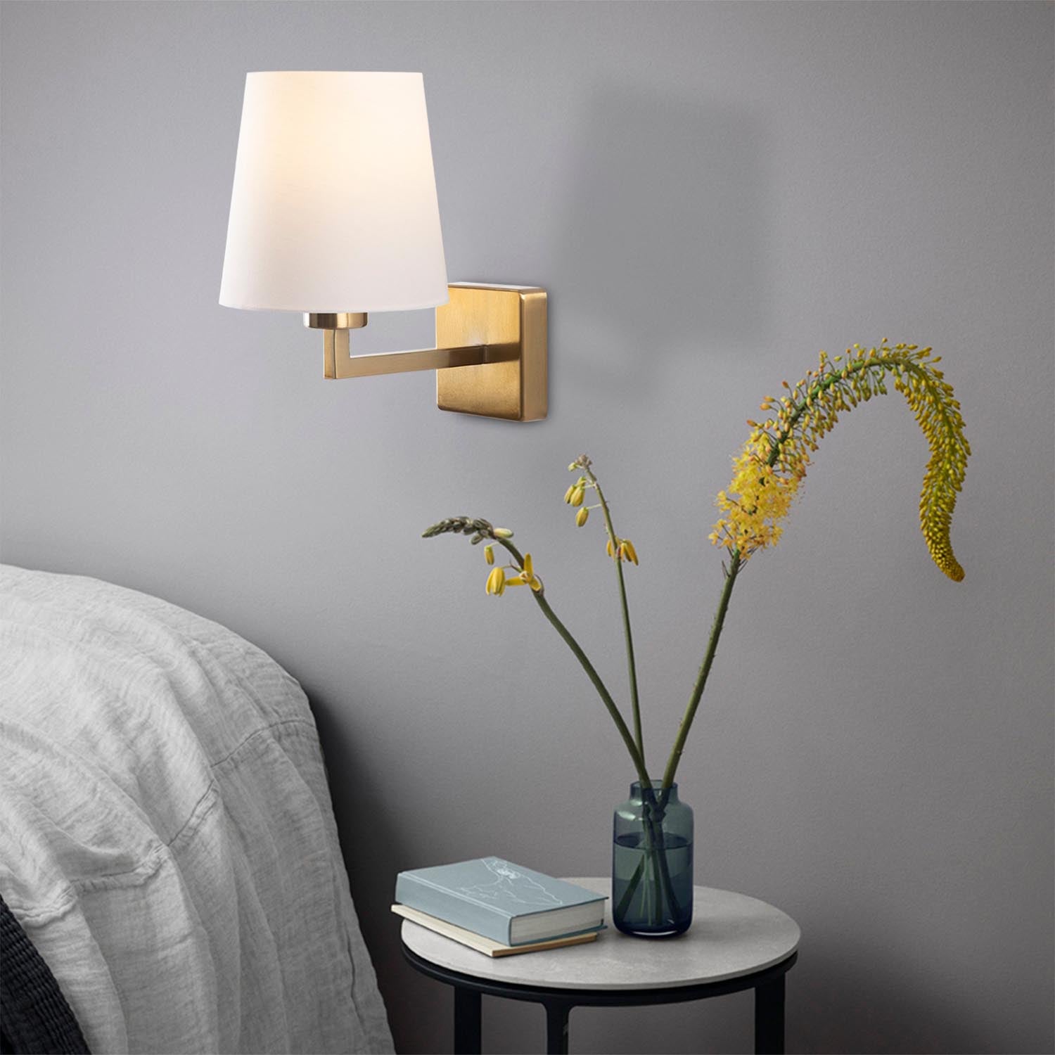 Profil - 4652 in Weisses Gold präsentiert im Onlineshop von KAQTU Design AG. Wandleuchte ist von Opviq