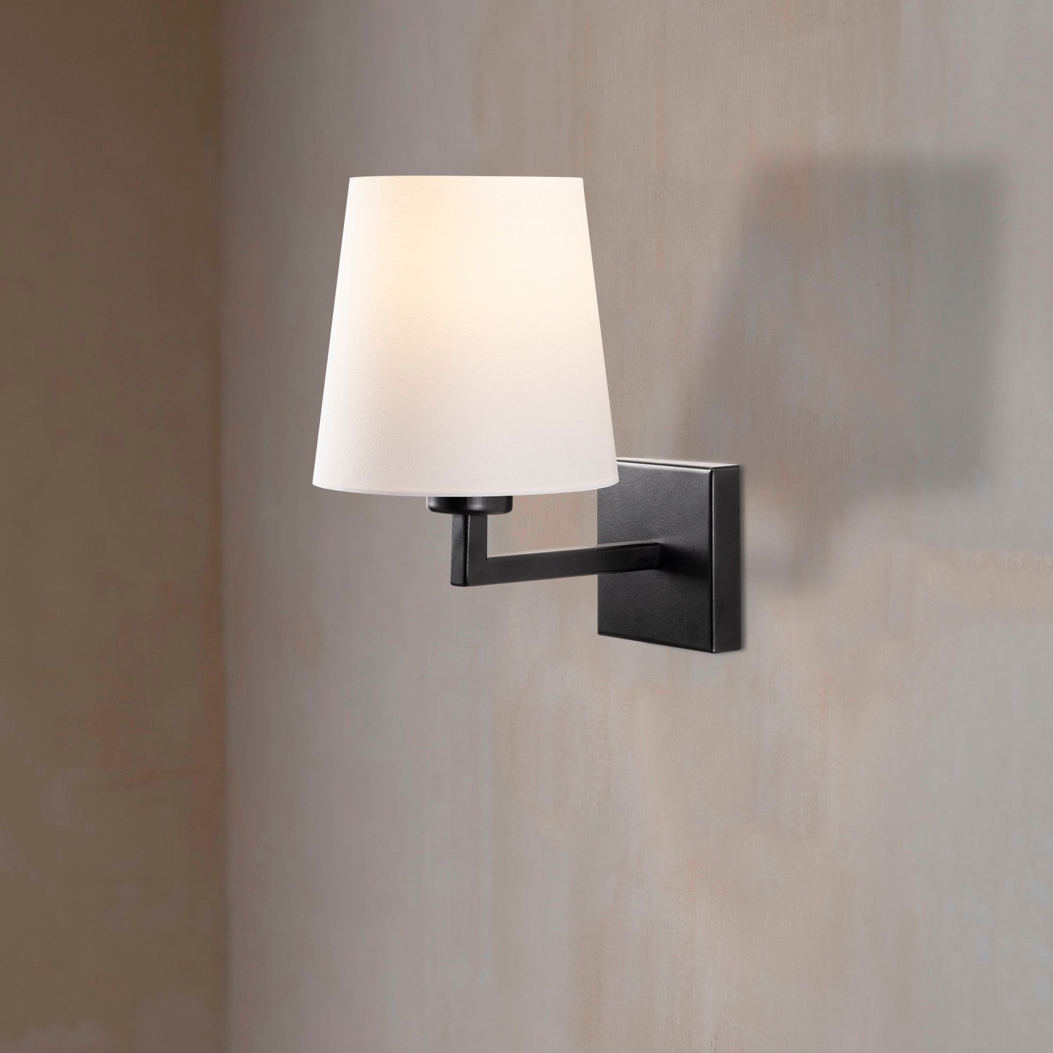 Profil - 4659 in Schwarz Weiss präsentiert im Onlineshop von KAQTU Design AG. Wandleuchte ist von Opviq