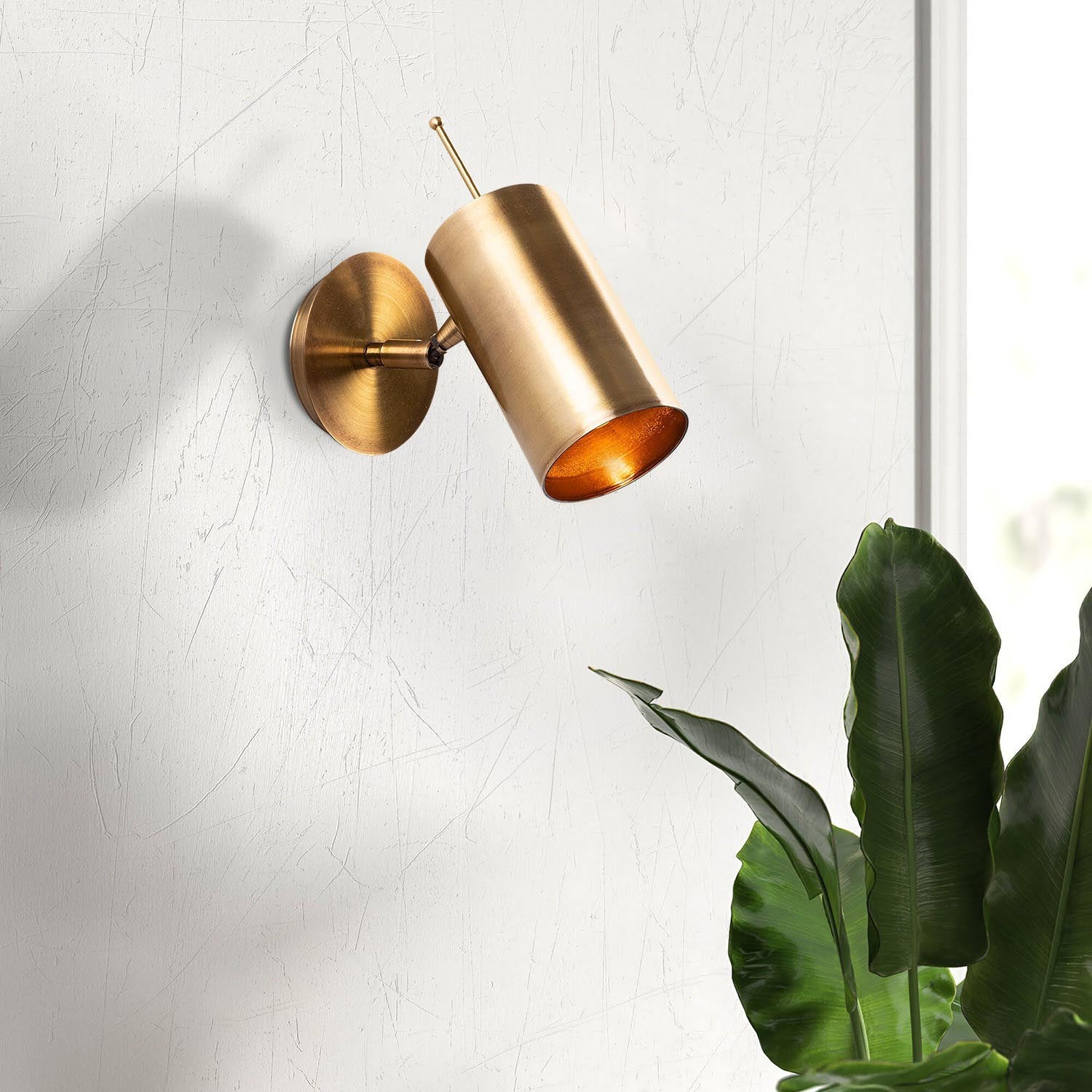 Kem - 6382 in Antik präsentiert im Onlineshop von KAQTU Design AG. Wandleuchte ist von Opviq