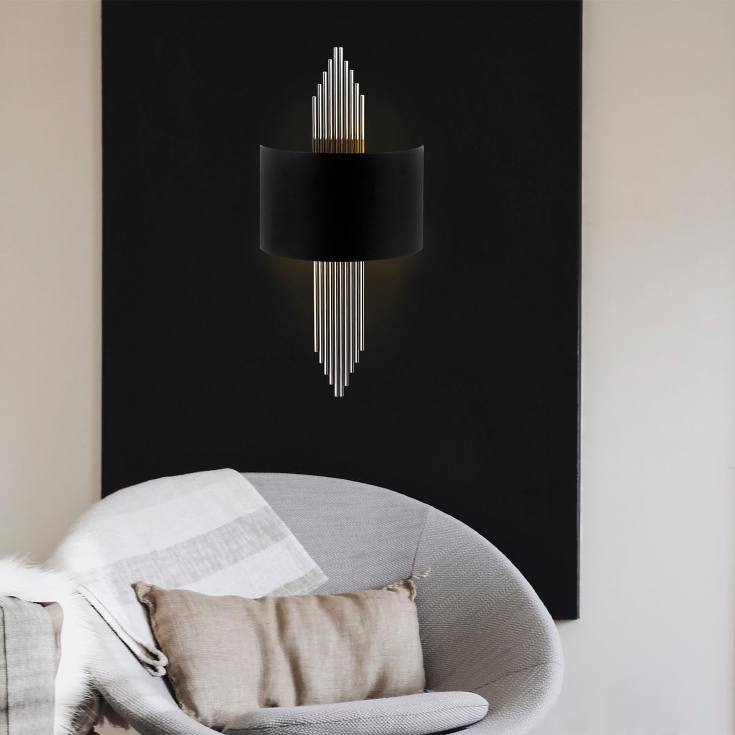 618 - A in Schwarz Silber präsentiert im Onlineshop von KAQTU Design AG. Wandleuchte ist von Opviq