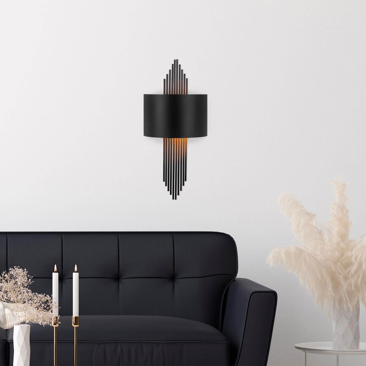 620 - A in Schwarz präsentiert im Onlineshop von KAQTU Design AG. Wandleuchte ist von Opviq