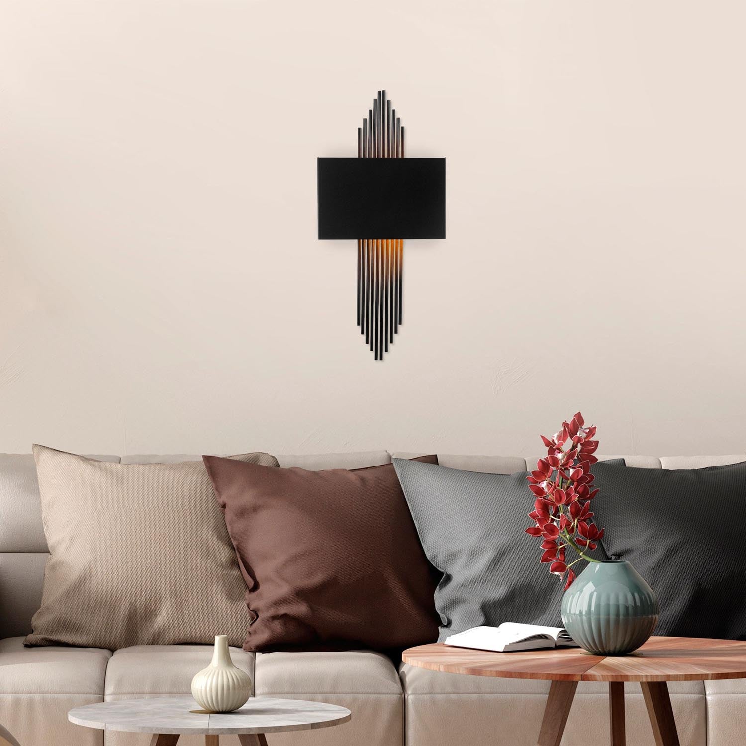 621 - A in Schwarz präsentiert im Onlineshop von KAQTU Design AG. Wandleuchte ist von Opviq