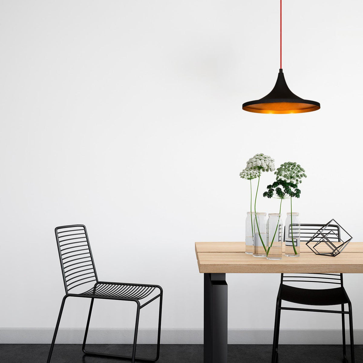 Elmas Pendellampe - Schwarz Rot in Schwarz Rot präsentiert im Onlineshop von KAQTU Design AG. Pendelleuchte ist von Opviq