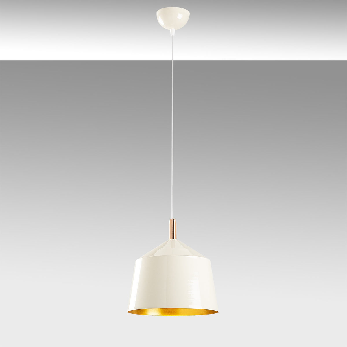Sağlam Pendellampe - Weiss Gold Kupfer in Weiss Gold Kupfer präsentiert im Onlineshop von KAQTU Design AG. Pendelleuchte ist von Opviq