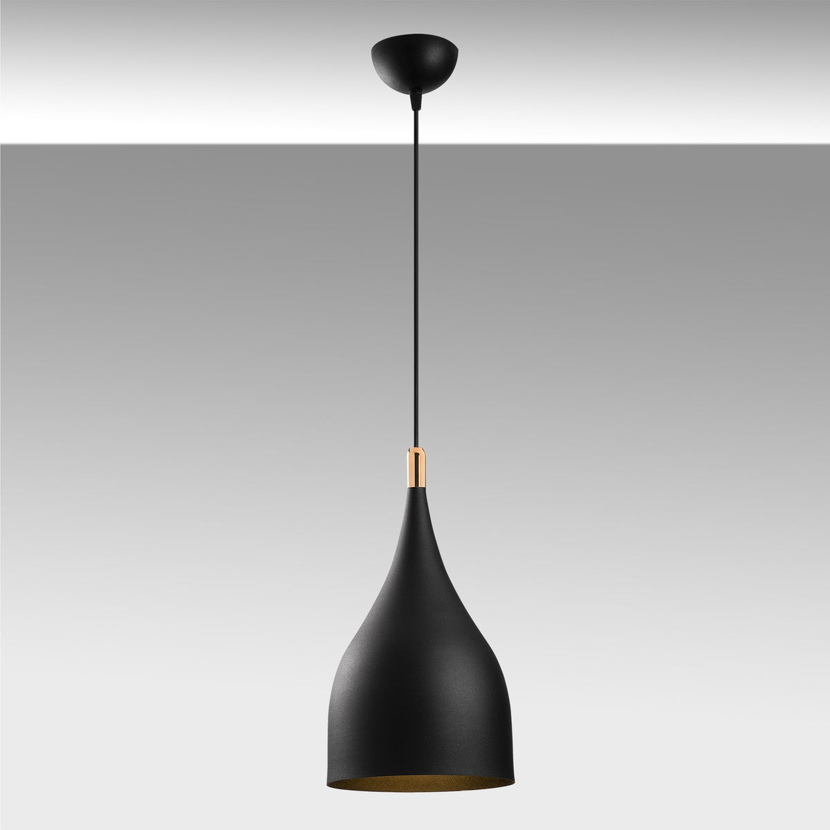 Sağlam Pendellampe - Schwarz Gold in Schwarz Gold präsentiert im Onlineshop von KAQTU Design AG. Pendelleuchte ist von Opviq