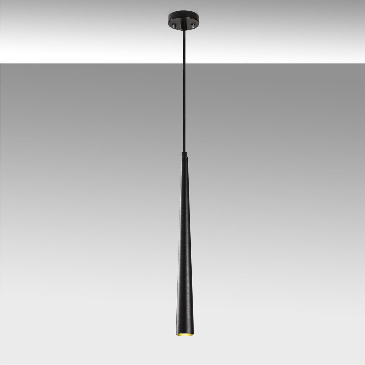 Uğur Pendellampe - Schwarz in Schwarz präsentiert im Onlineshop von KAQTU Design AG. Pendelleuchte ist von Opviq