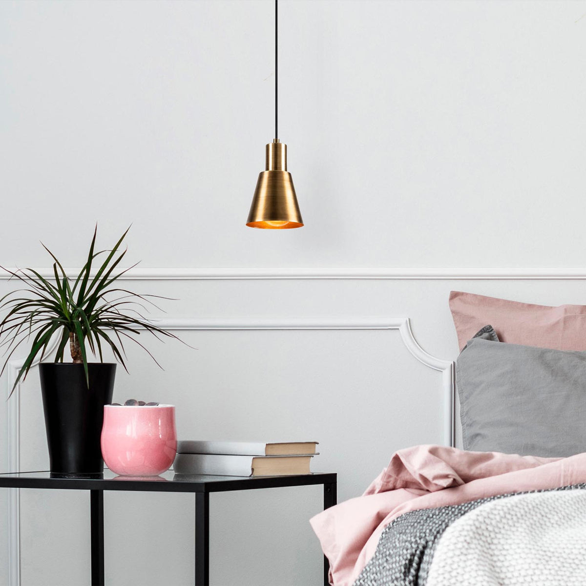 Kem Pendellampe - Gold
 Schwarz in Gold
 Schwarz präsentiert im Onlineshop von KAQTU Design AG. Pendelleuchte ist von Opviq