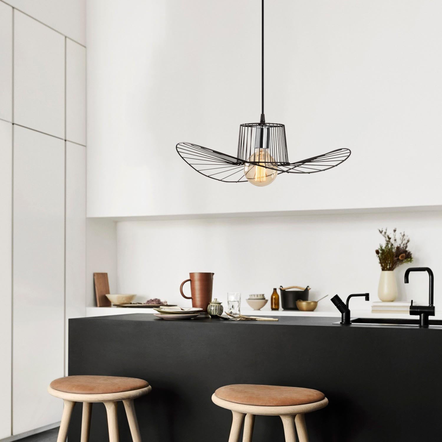 Tel - 6721 in Schwarz präsentiert im Onlineshop von KAQTU Design AG. Pendelleuchte ist von Opviq