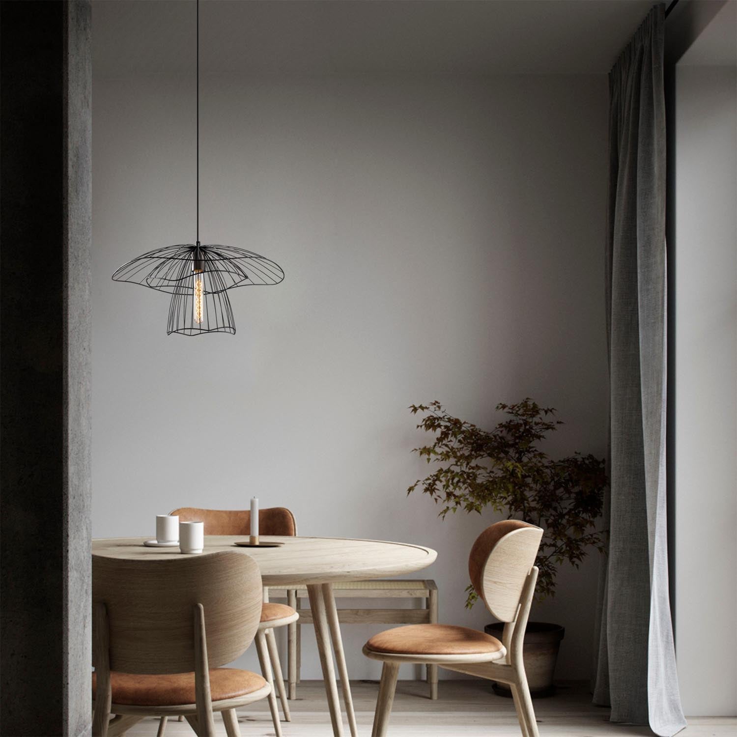 Tel - 6504 in Schwarz präsentiert im Onlineshop von KAQTU Design AG. Pendelleuchte ist von Opviq