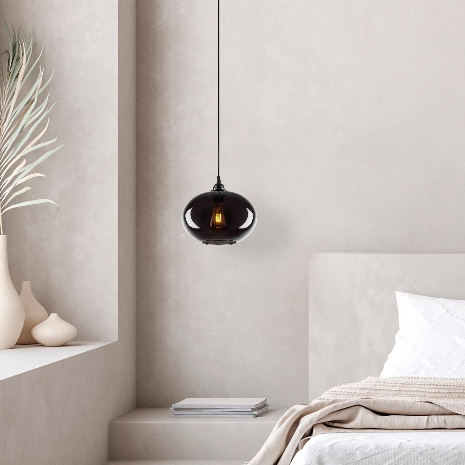 Smoked - 050 in Rauch präsentiert im Onlineshop von KAQTU Design AG. Pendelleuchte ist von Opviq