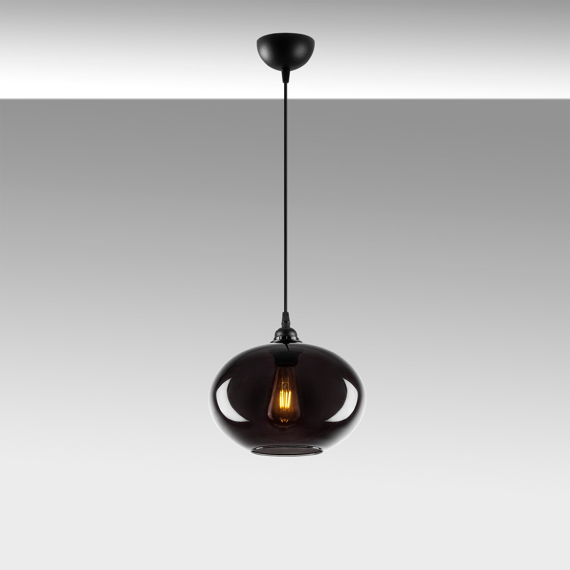 Smoked - 050 in Rauch präsentiert im Onlineshop von KAQTU Design AG. Pendelleuchte ist von Opviq