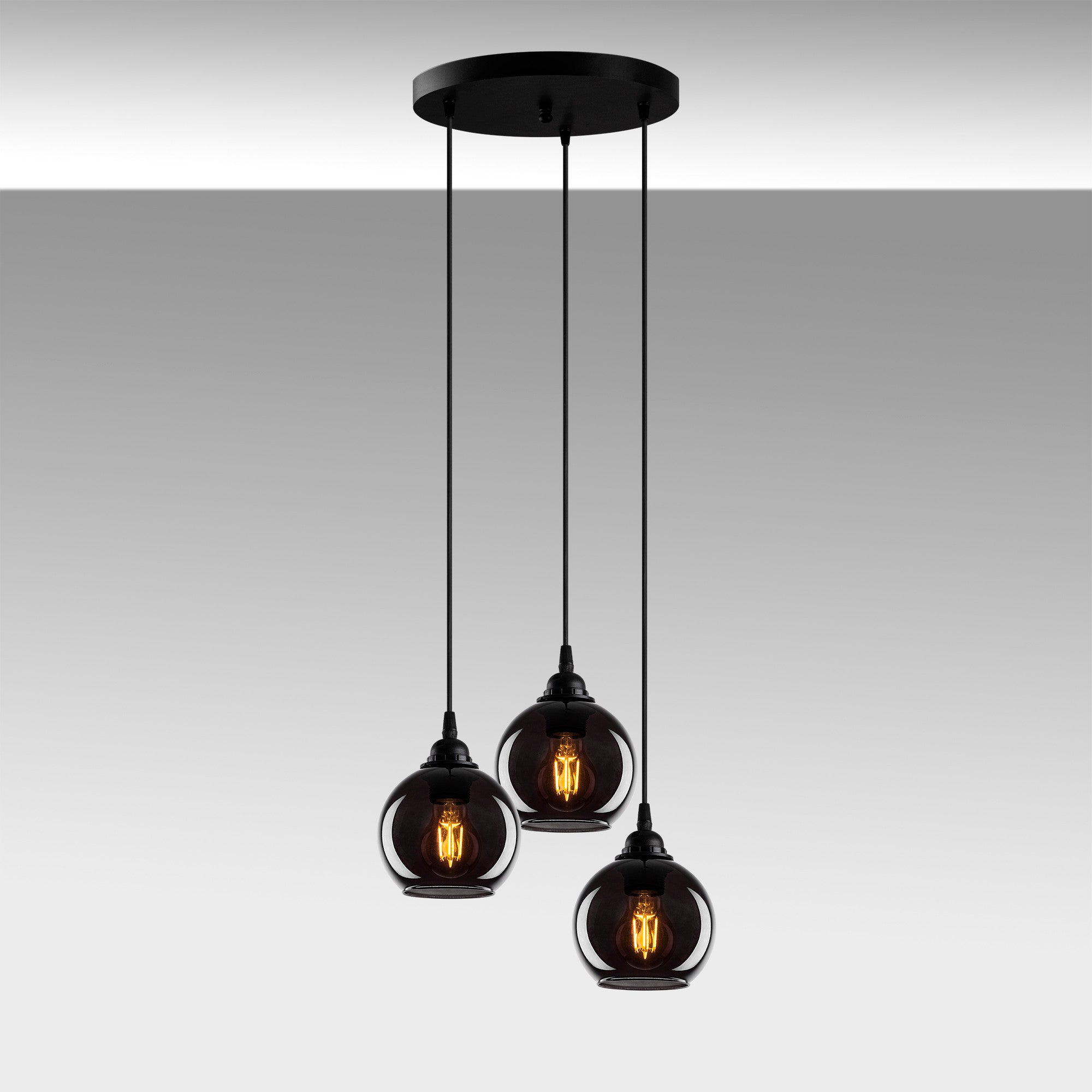 Smoked - 011 in Rauch präsentiert im Onlineshop von KAQTU Design AG. Pendelleuchte ist von Opviq