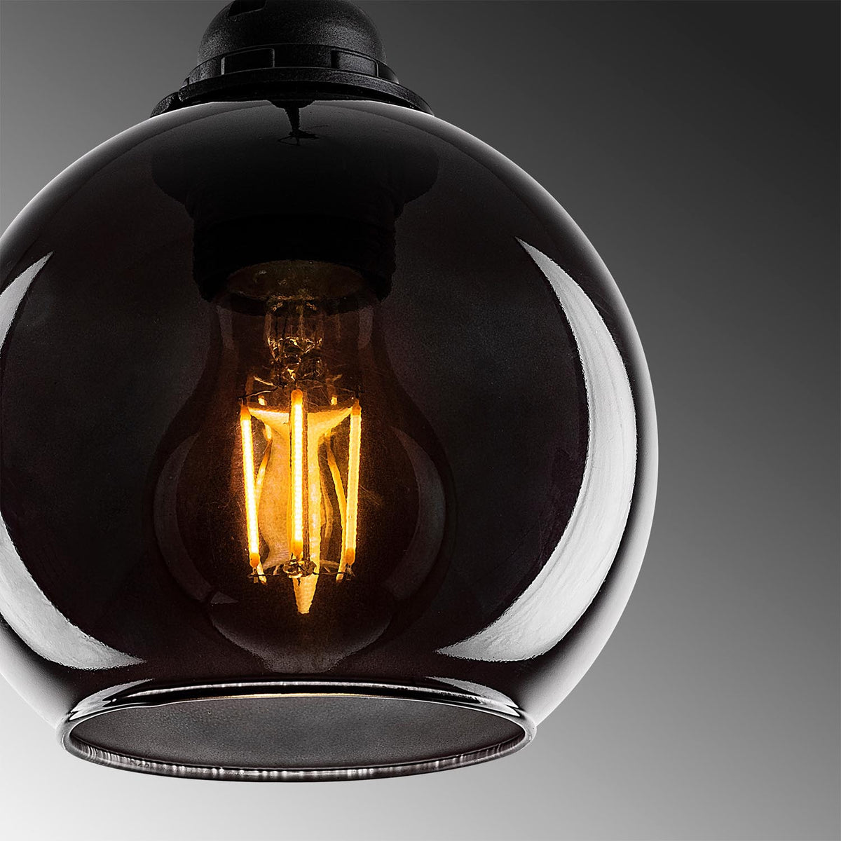 Smoked Pendellampe - Rauch in Rauch präsentiert im Onlineshop von KAQTU Design AG. Pendelleuchte ist von Opviq