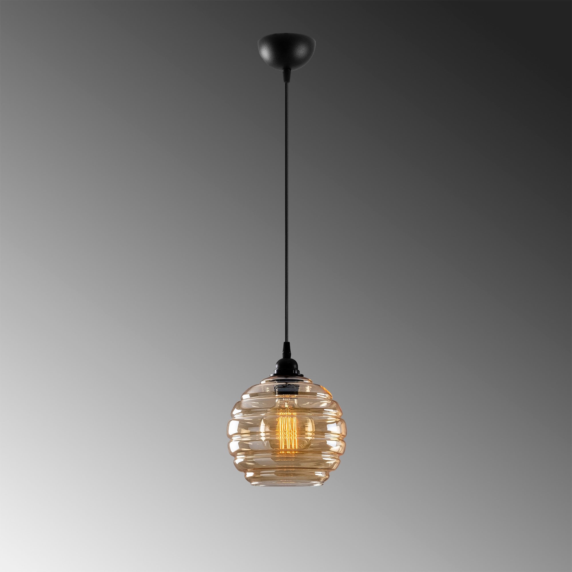 Gold - 010 in Gold
 Schwarz präsentiert im Onlineshop von KAQTU Design AG. Pendelleuchte ist von Opviq