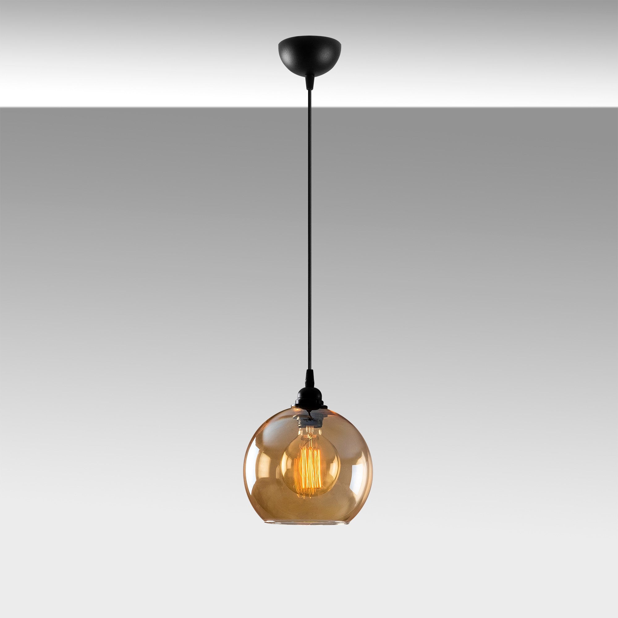 Gold - 020 in Gold
 Schwarz präsentiert im Onlineshop von KAQTU Design AG. Pendelleuchte ist von Opviq