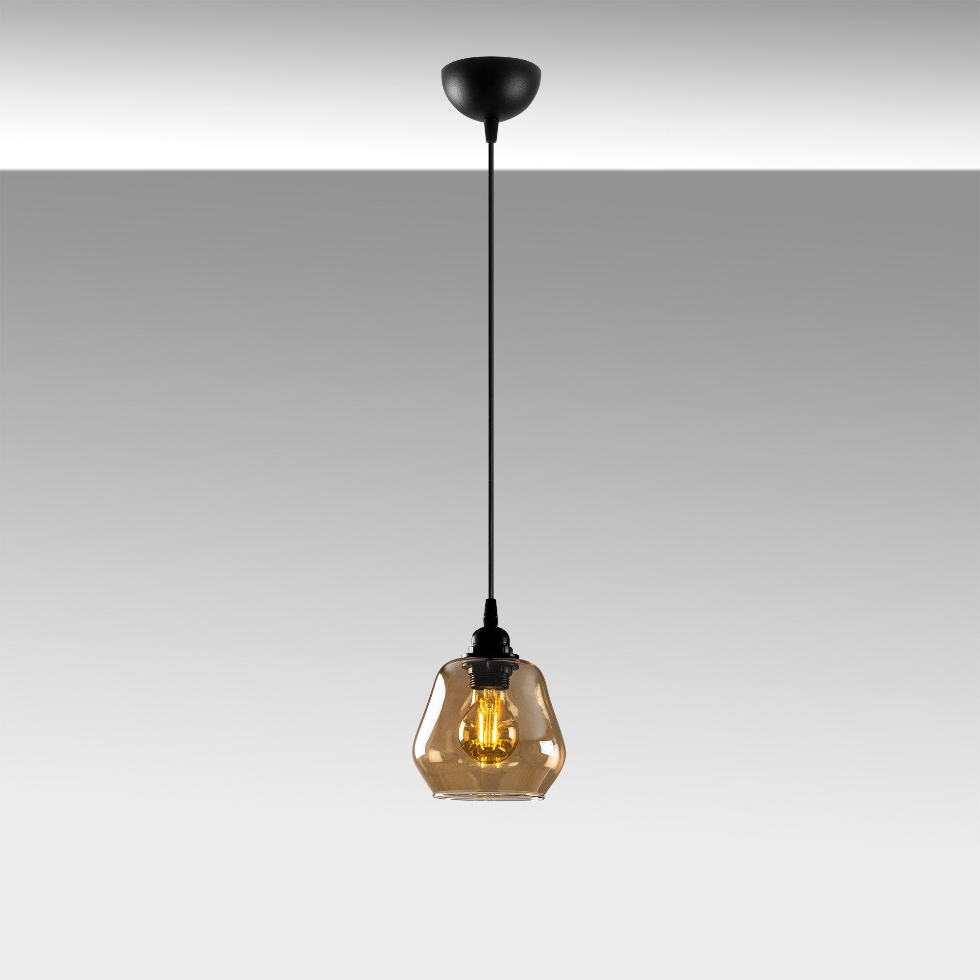 Gold - 030 in Gold
 Schwarz präsentiert im Onlineshop von KAQTU Design AG. Pendelleuchte ist von Opviq