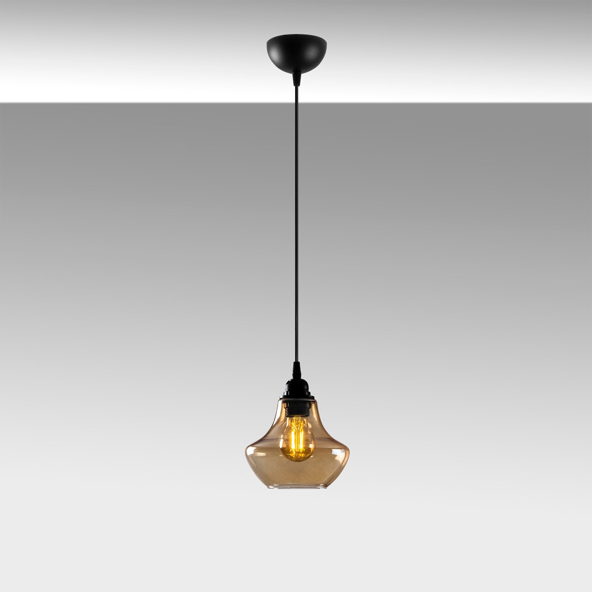 Gold - 050 in Gold
 Schwarz präsentiert im Onlineshop von KAQTU Design AG. Pendelleuchte ist von Opviq