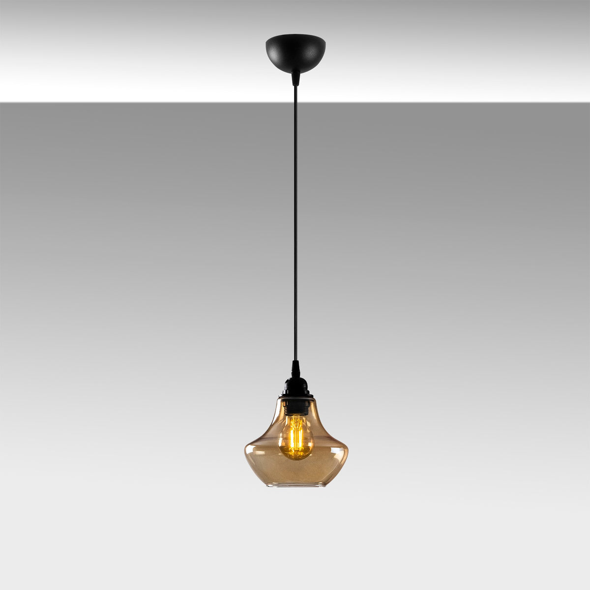 Gold Pendellampe - Gold
 Schwarz in Gold
 Schwarz präsentiert im Onlineshop von KAQTU Design AG. Pendelleuchte ist von Opviq