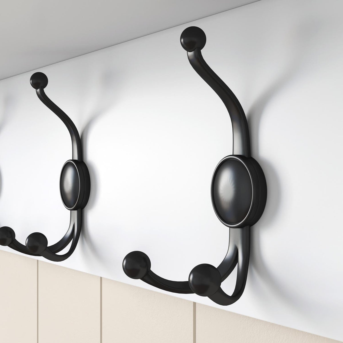 P2 Garderobe - Weiss in Weiss präsentiert im Onlineshop von KAQTU Design AG. Kleiderhaken ist von Hanah Home