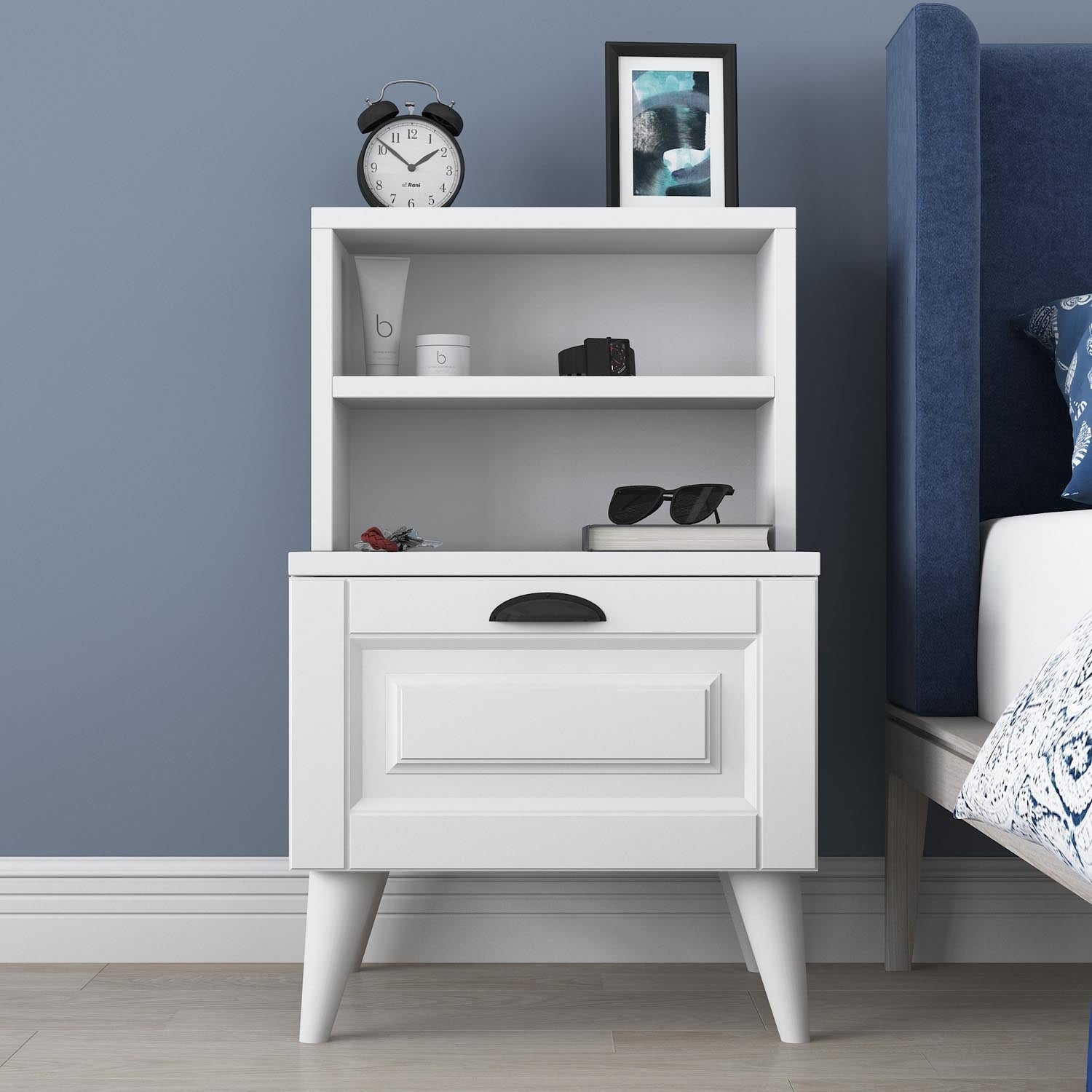 BD105 - 2785 in Weiss präsentiert im Onlineshop von KAQTU Design AG. Nachttisch ist von Hanah Home