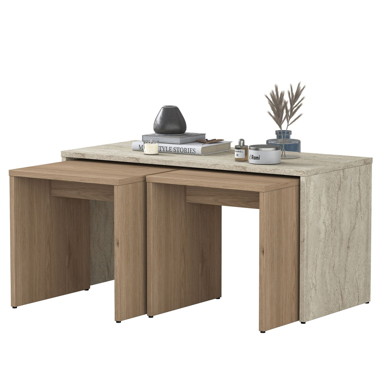 Dreiteiliges Couchtisch-Set in Travertin-Optik von Hanah Home, bestehend aus einem grossen Tisch und zwei kleineren Beistelltischen aus melaminbeschichteter Spanplatte.