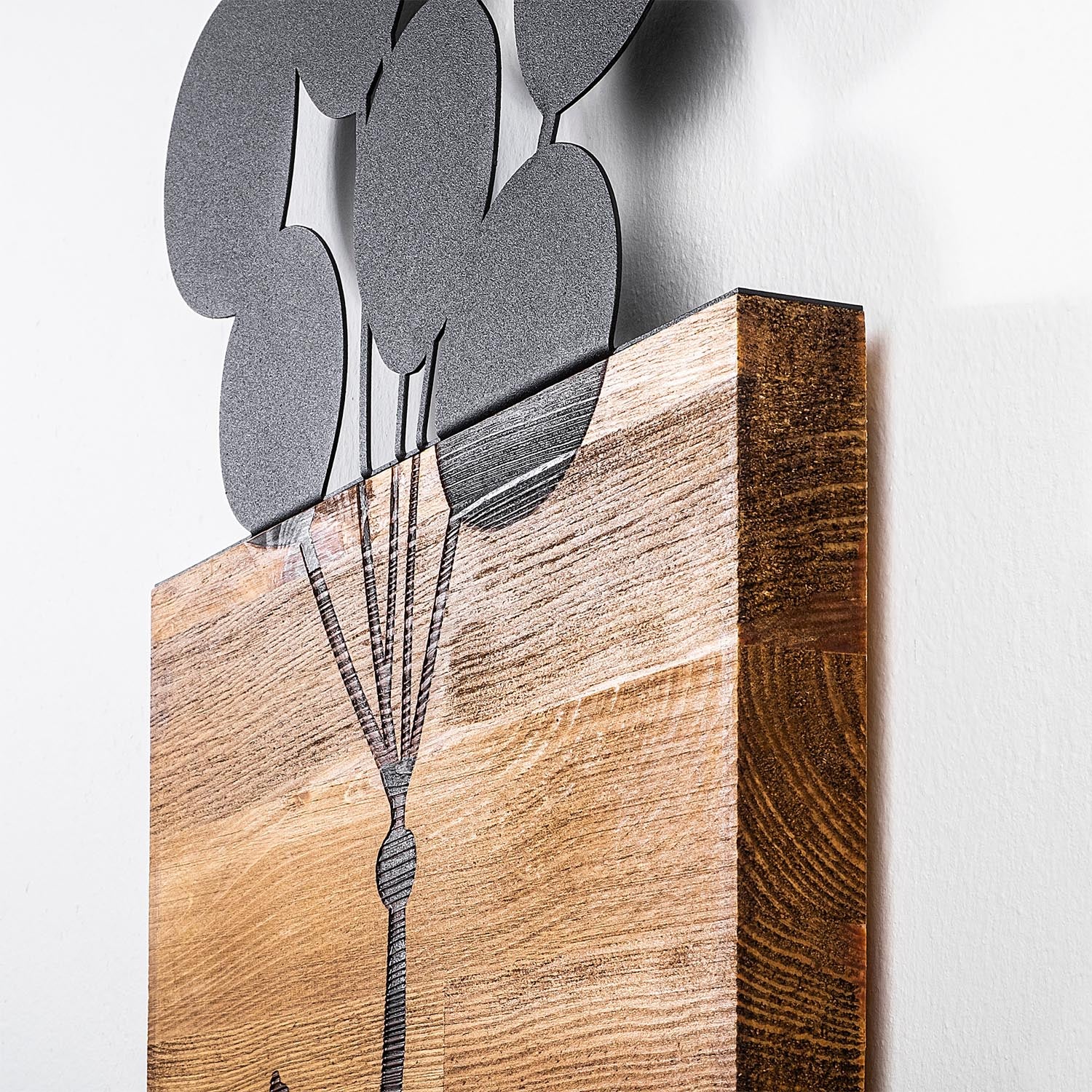 Chıld And Balloons in Schwarz präsentiert im Onlineshop von KAQTU Design AG. Wanddeko ist von Wallity