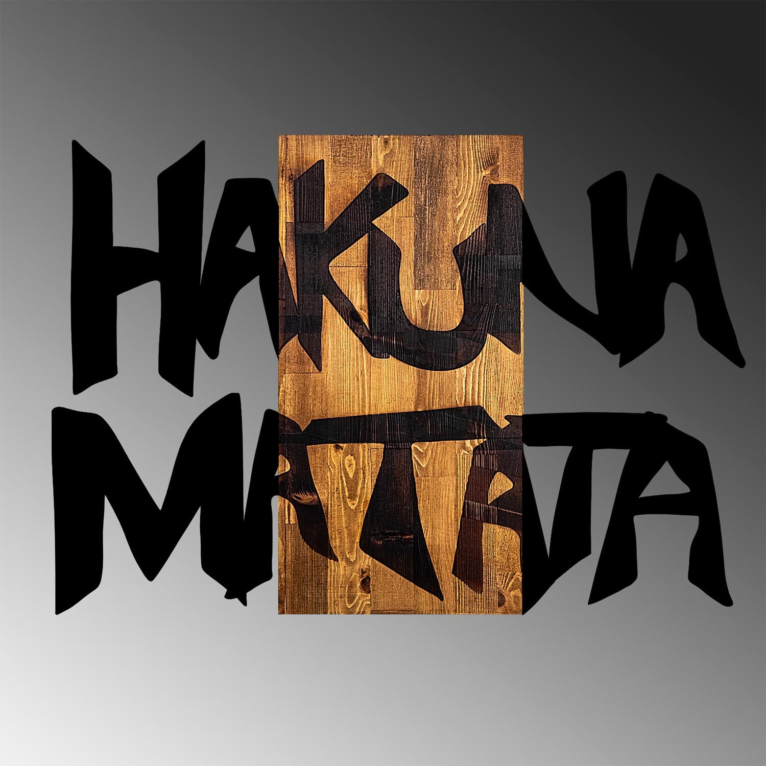 Hakuna Matata 5 in Schwarz
 Hellwalnuss präsentiert im Onlineshop von KAQTU Design AG. Wanddeko ist von Wallity