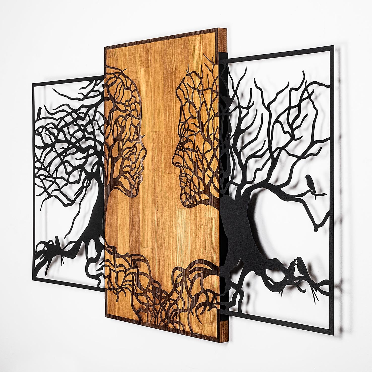 Tree Love - 312 in Schwarznuss präsentiert im Onlineshop von KAQTU Design AG. Wanddeko ist von Wallity
