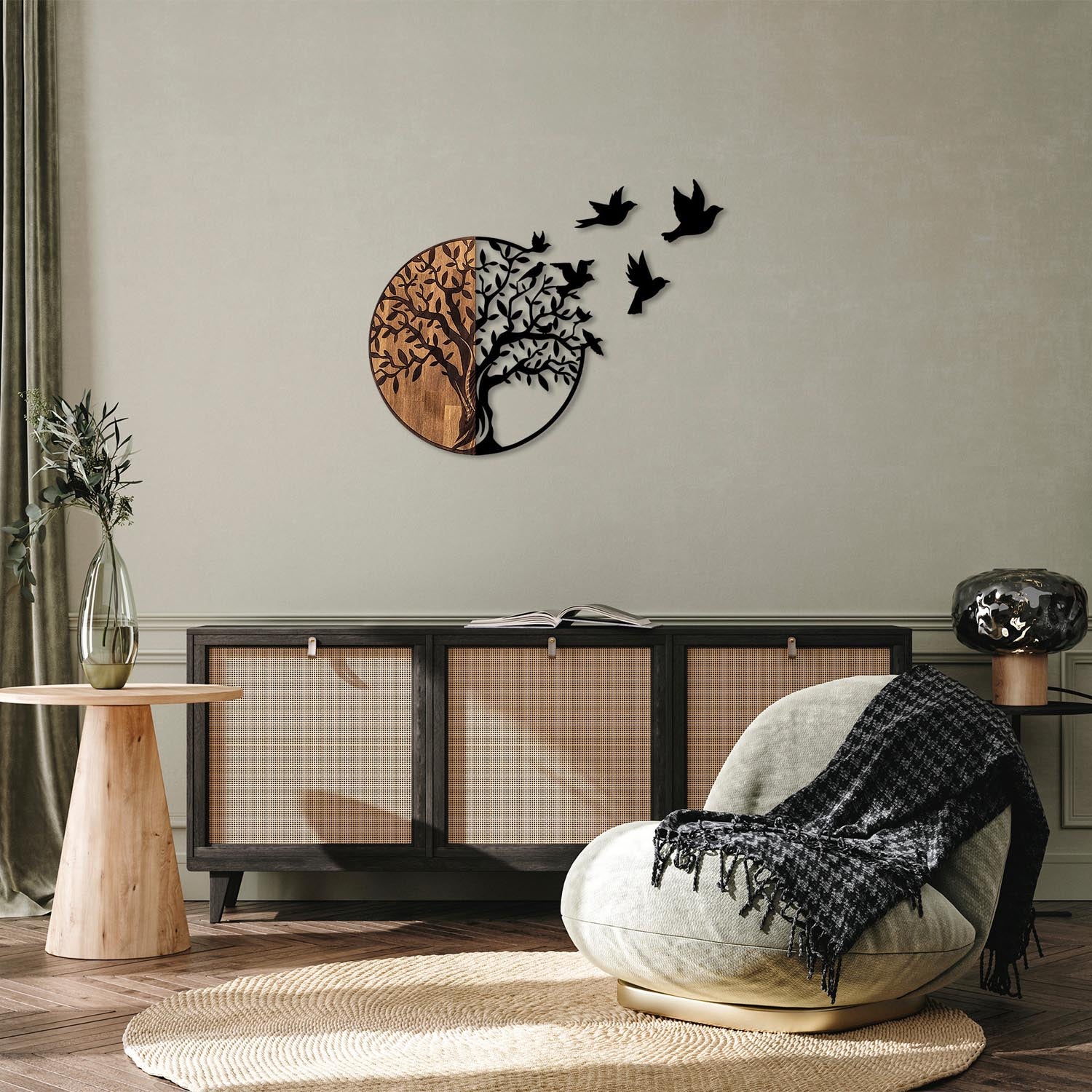Tree And Birds - 322 in Schwarznuss präsentiert im Onlineshop von KAQTU Design AG. Wanddeko ist von Wallity