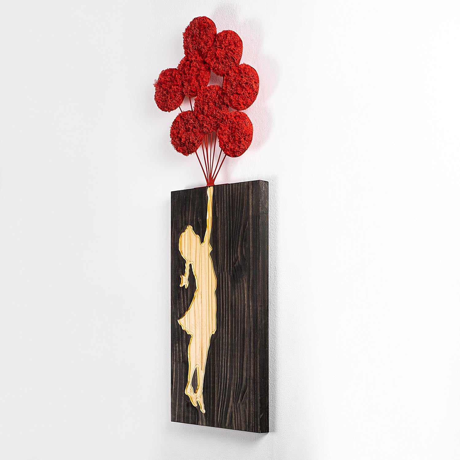 Banksy - 17-1 in Walnuss
 Braun
 Rot präsentiert im Onlineshop von KAQTU Design AG. Wanddeko ist von Wallity