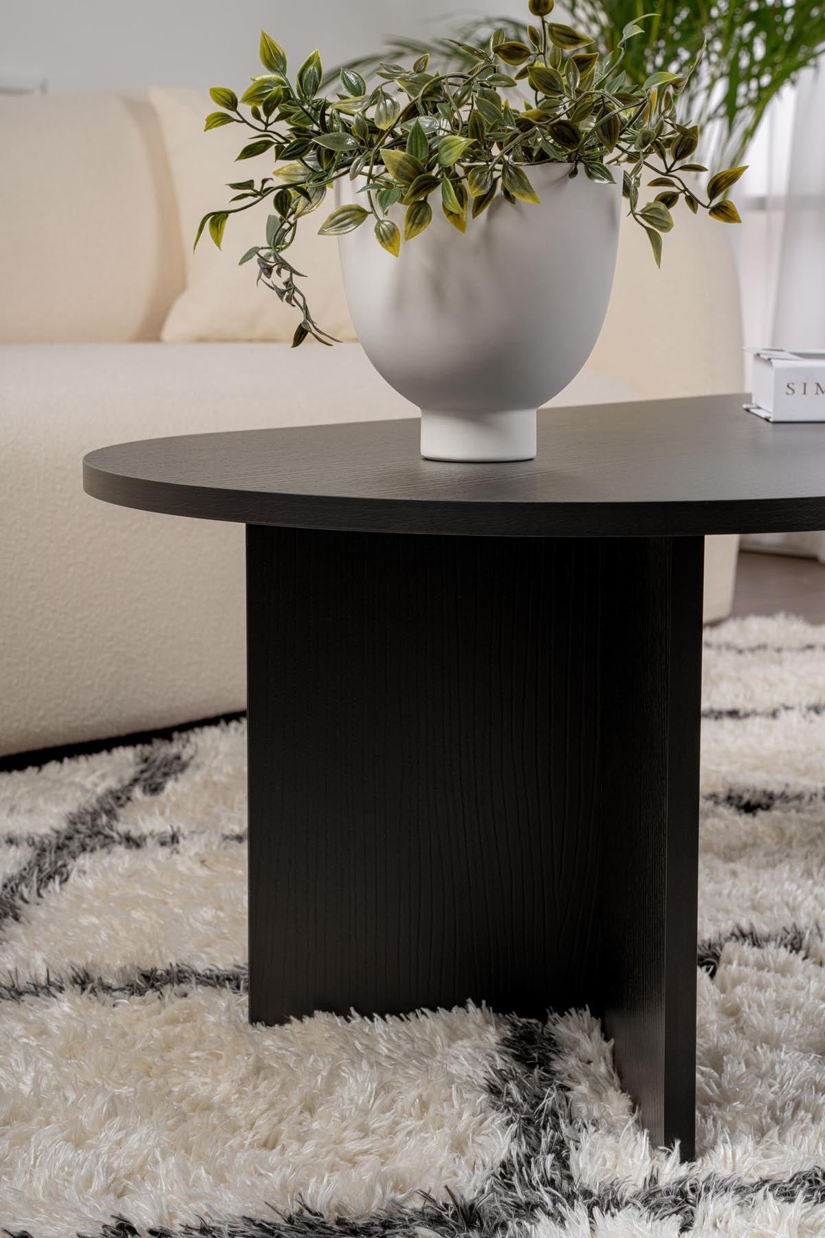 Sable - Wood Black in Holz Schwarz präsentiert im Onlineshop von KAQTU Design AG. Beistelltisch ist von Nordure