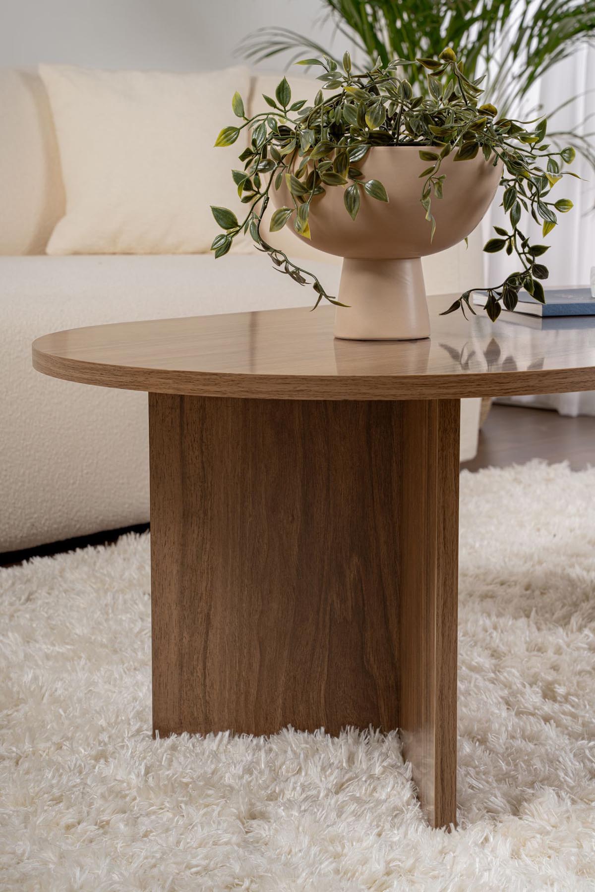 Sable Sofatisch - Walnuss in Walnuss präsentiert im Onlineshop von KAQTU Design AG. Couchtisch ist von Nordure