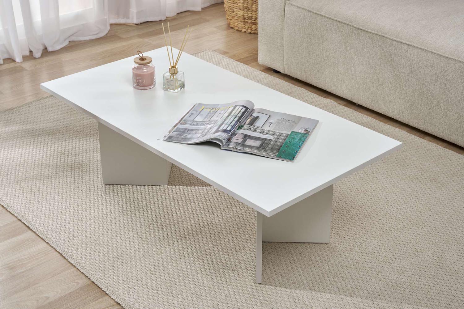 Sabin - White in Weiss präsentiert im Onlineshop von KAQTU Design AG. Beistelltisch ist von Nordure