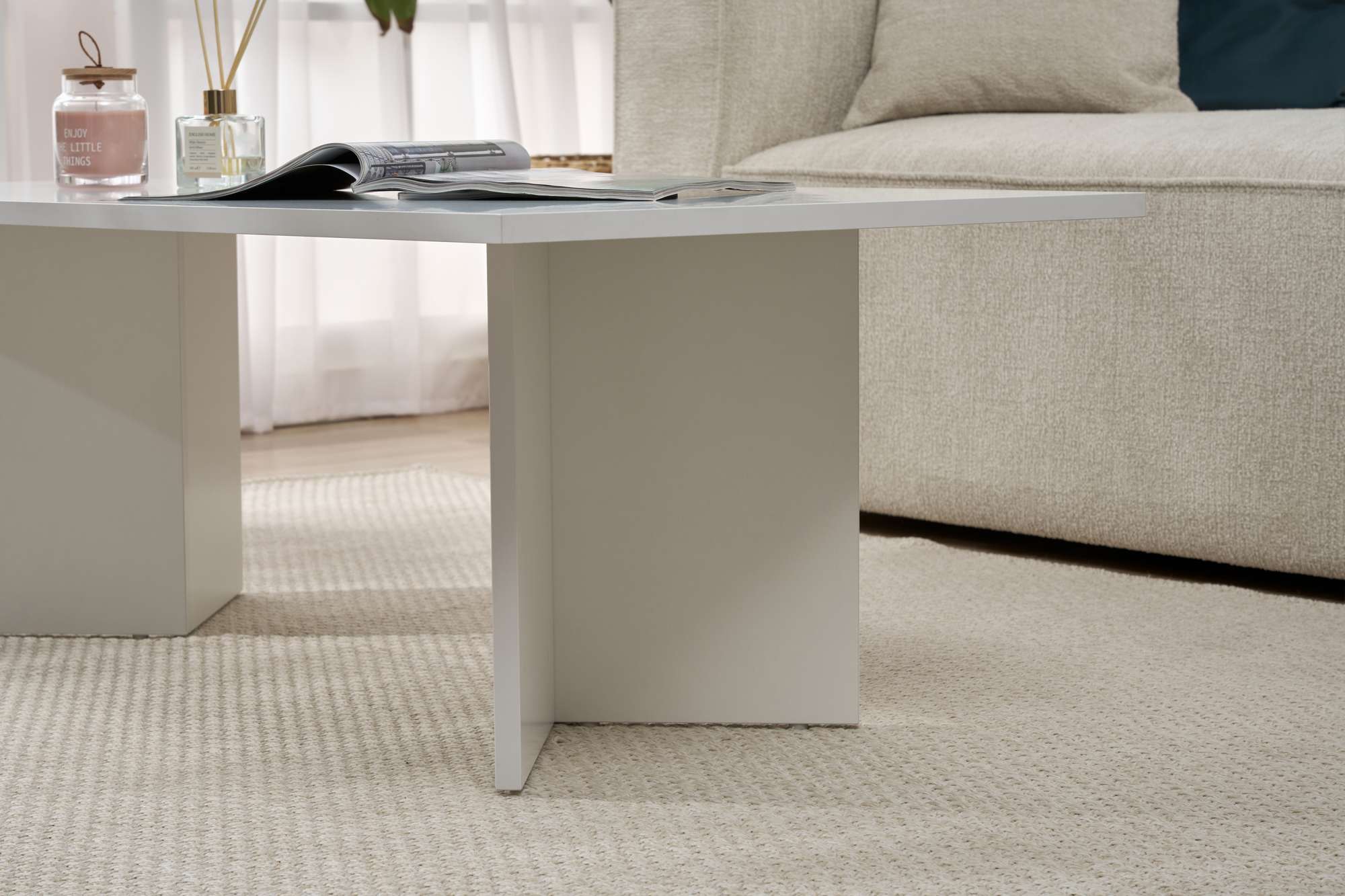 Sabin - White in Weiss präsentiert im Onlineshop von KAQTU Design AG. Beistelltisch ist von Nordure