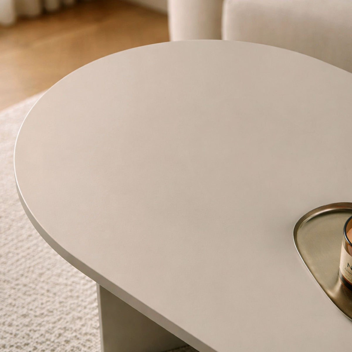 Rechteckiger Couchtisch in Mink aus melaminbeschichteter Spanplatte, 119 cm breit, 60 cm tief, 40 cm hoch, von Nordure.