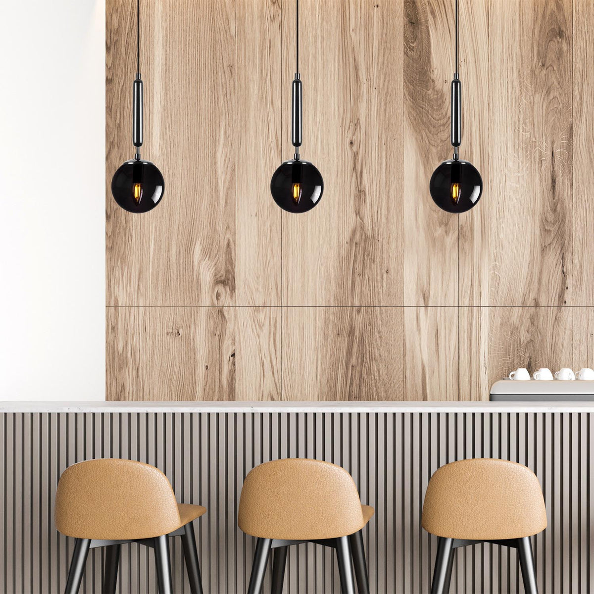 King Pendellampe - Schwarz in Schwarz präsentiert im Onlineshop von KAQTU Design AG. Pendelleuchte ist von Opviq