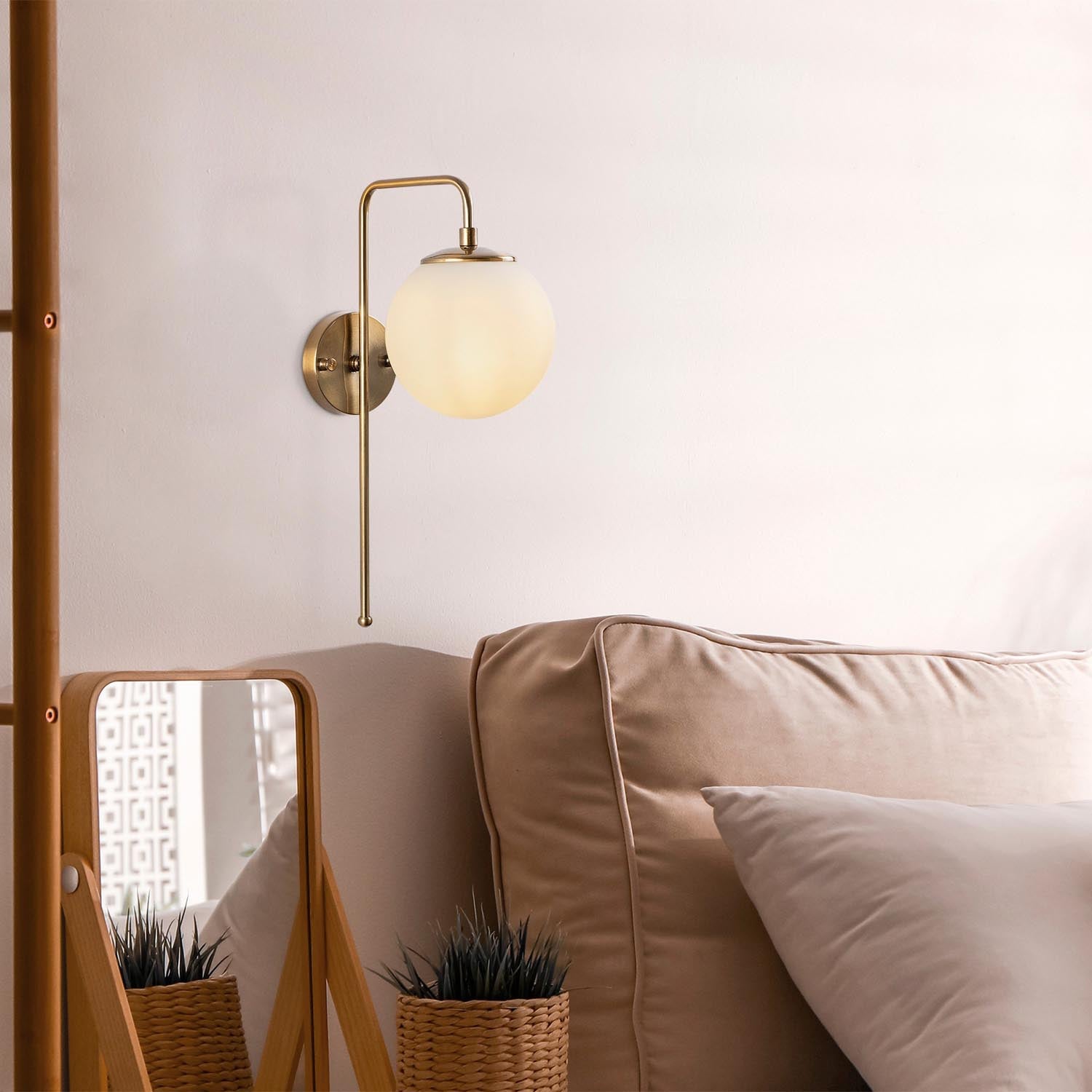 Viran - 10925 in Vintage präsentiert im Onlineshop von KAQTU Design AG. Wandleuchte ist von Opviq
