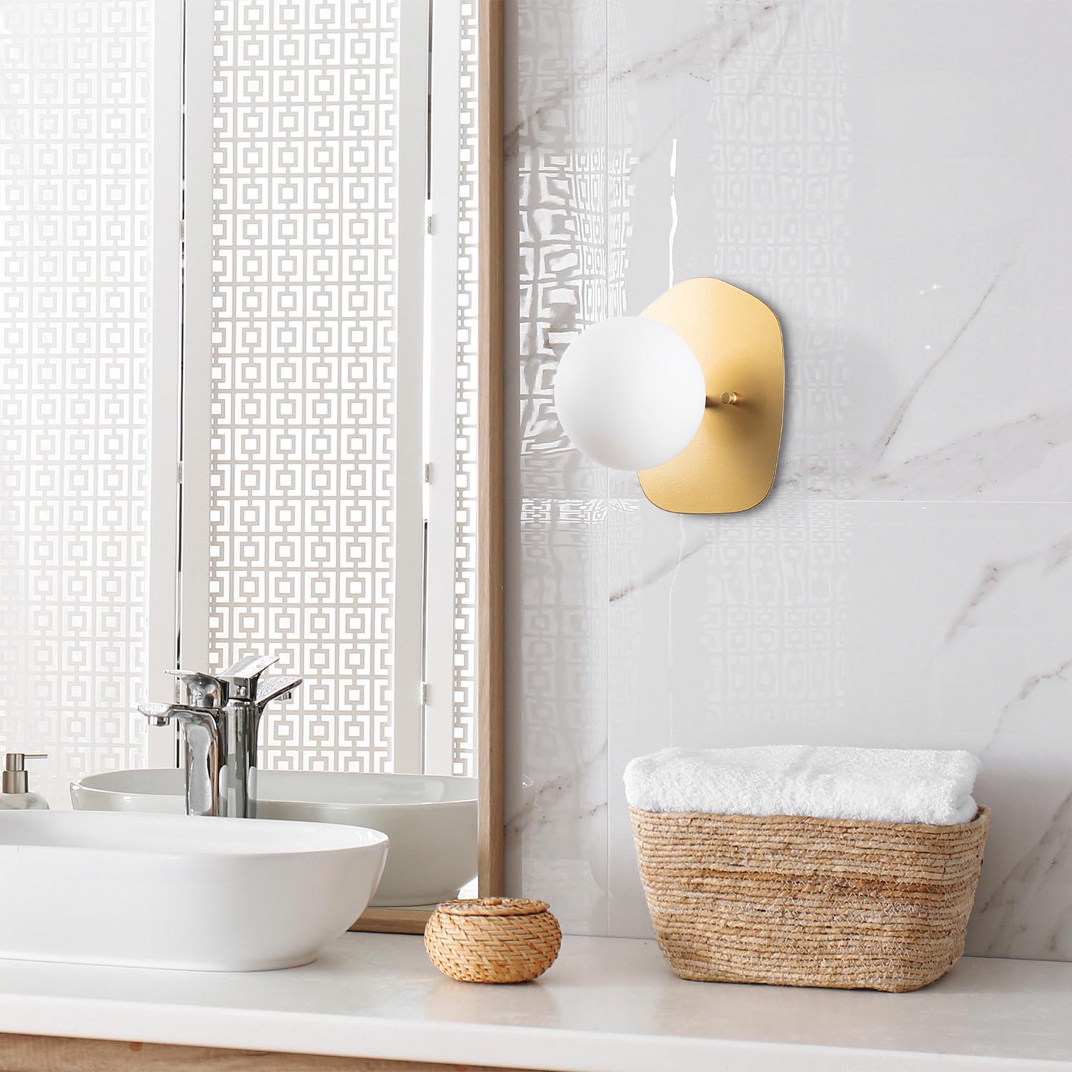 Well - 11670 in Gold präsentiert im Onlineshop von KAQTU Design AG. Wandleuchte ist von Opviq