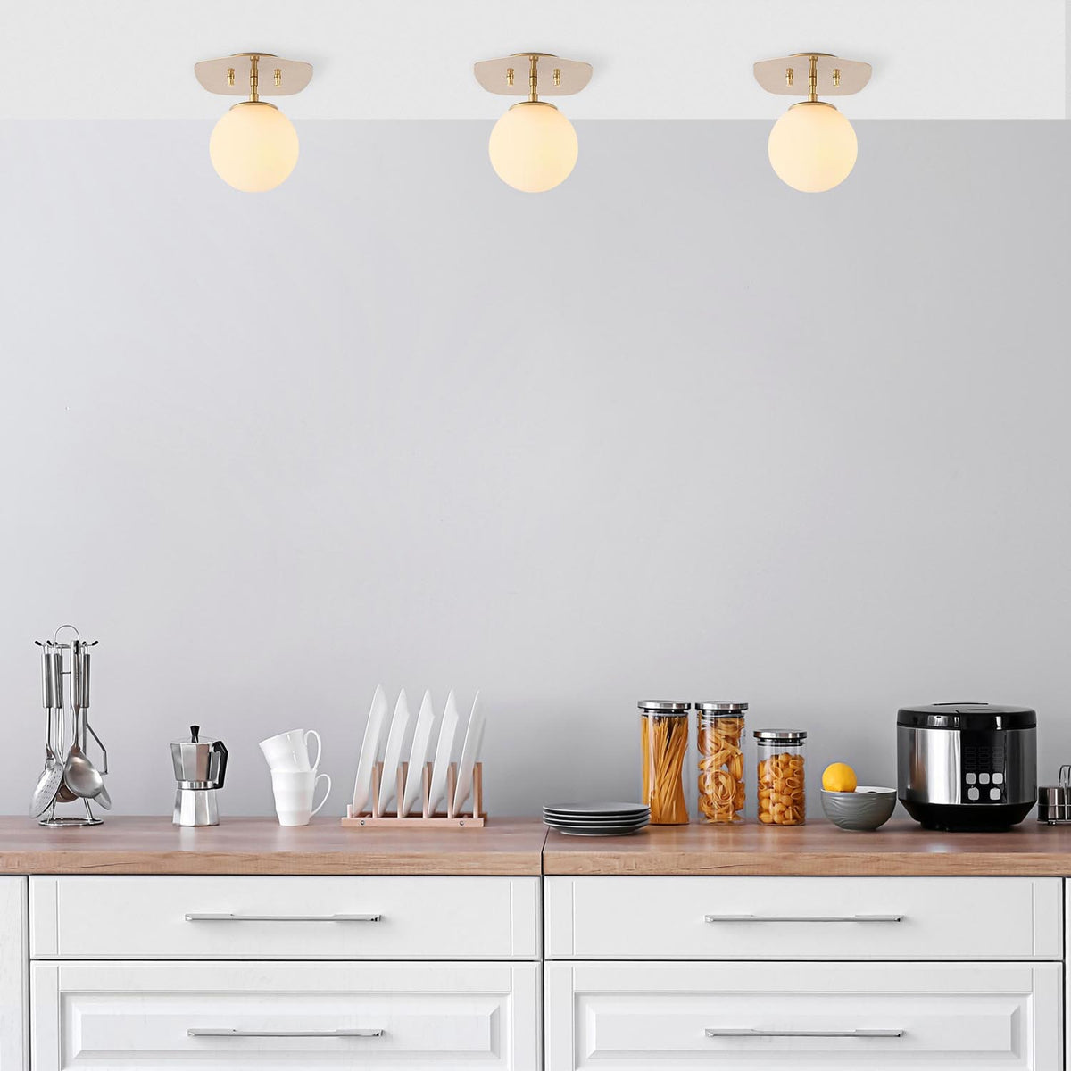Well Deckenlampe - Gold in Gold präsentiert im Onlineshop von KAQTU Design AG. Deckenleuchte ist von Opviq
