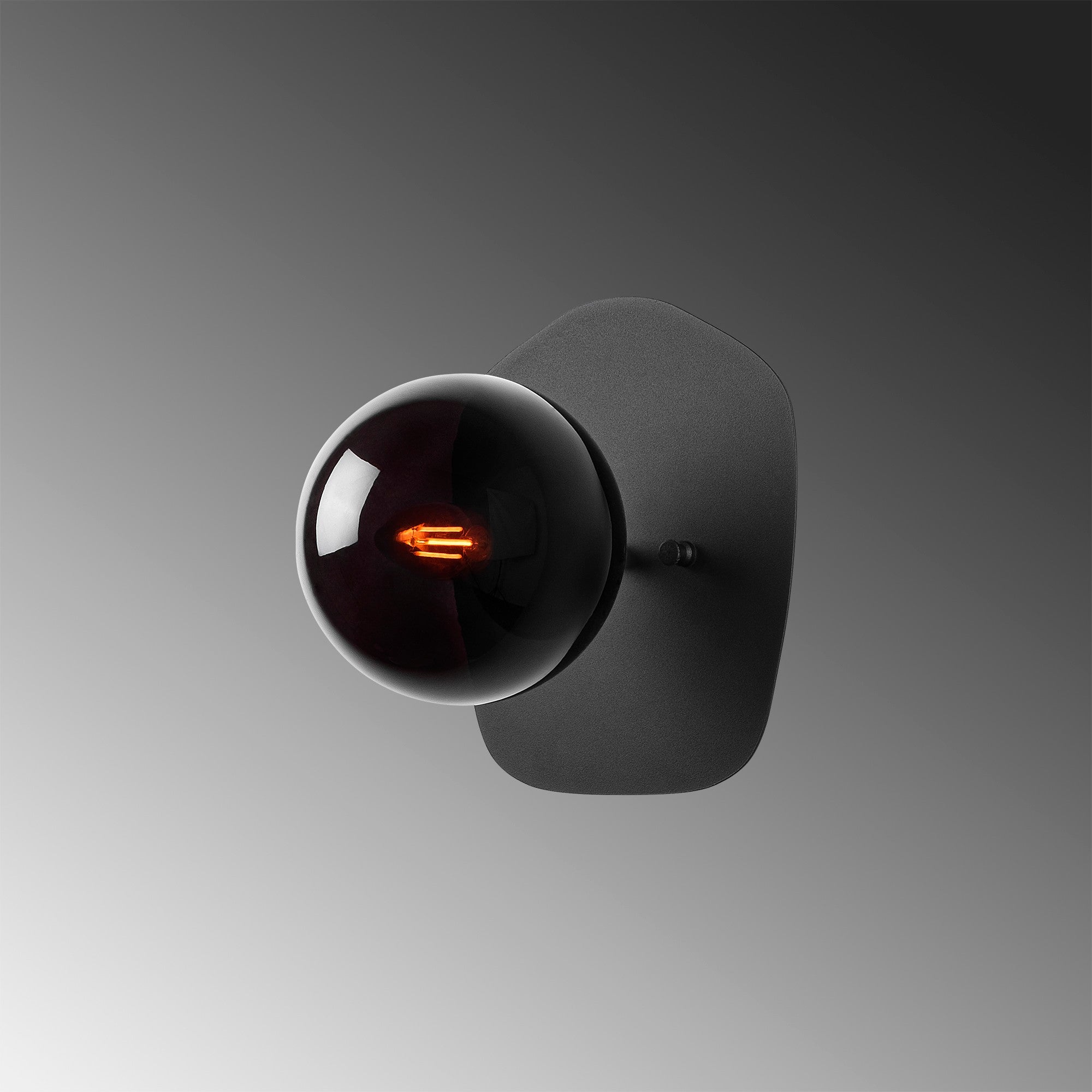 Well - 11675 in Schwarz präsentiert im Onlineshop von KAQTU Design AG. Wandleuchte ist von Opviq