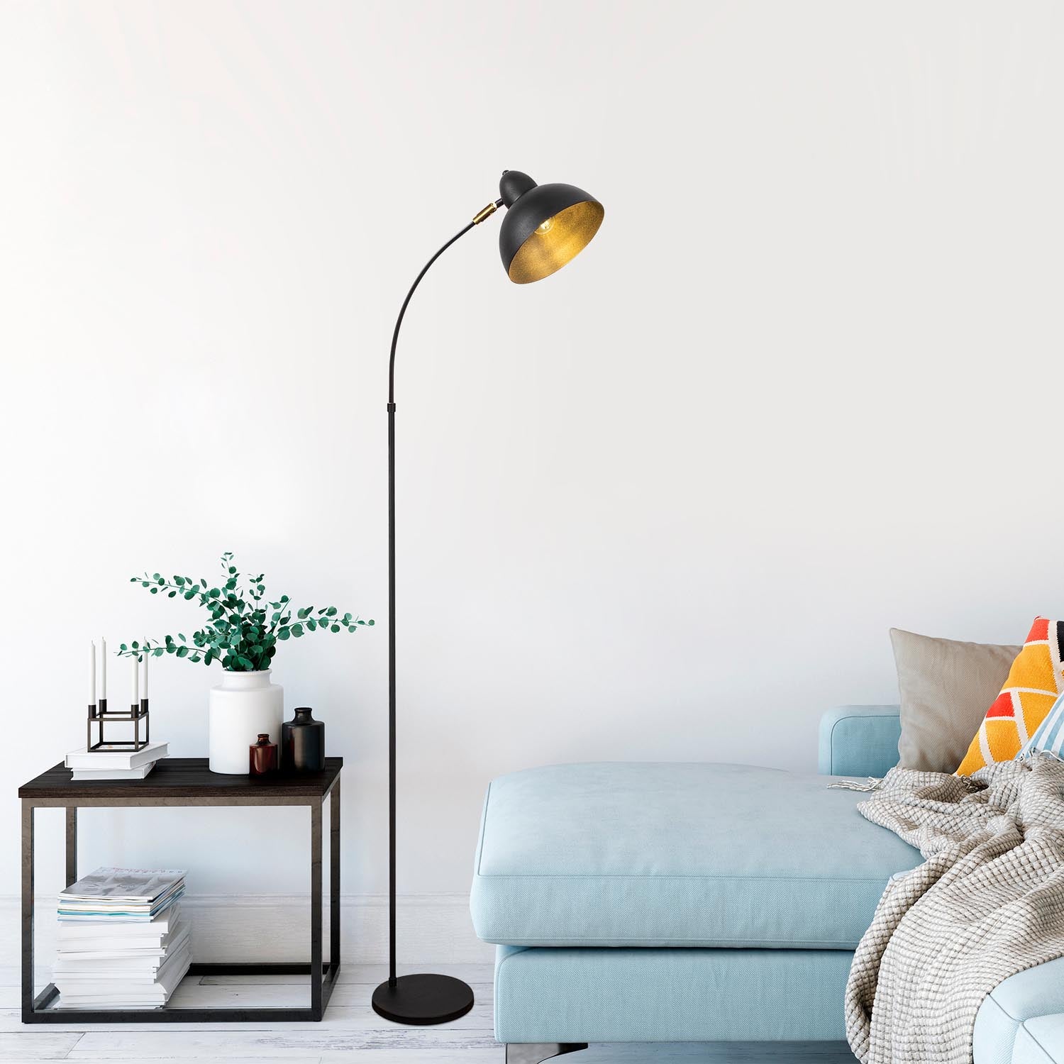 Varzan - 10855 in Schwarz Antiquität präsentiert im Onlineshop von KAQTU Design AG. Stehleuchte ist von Opviq