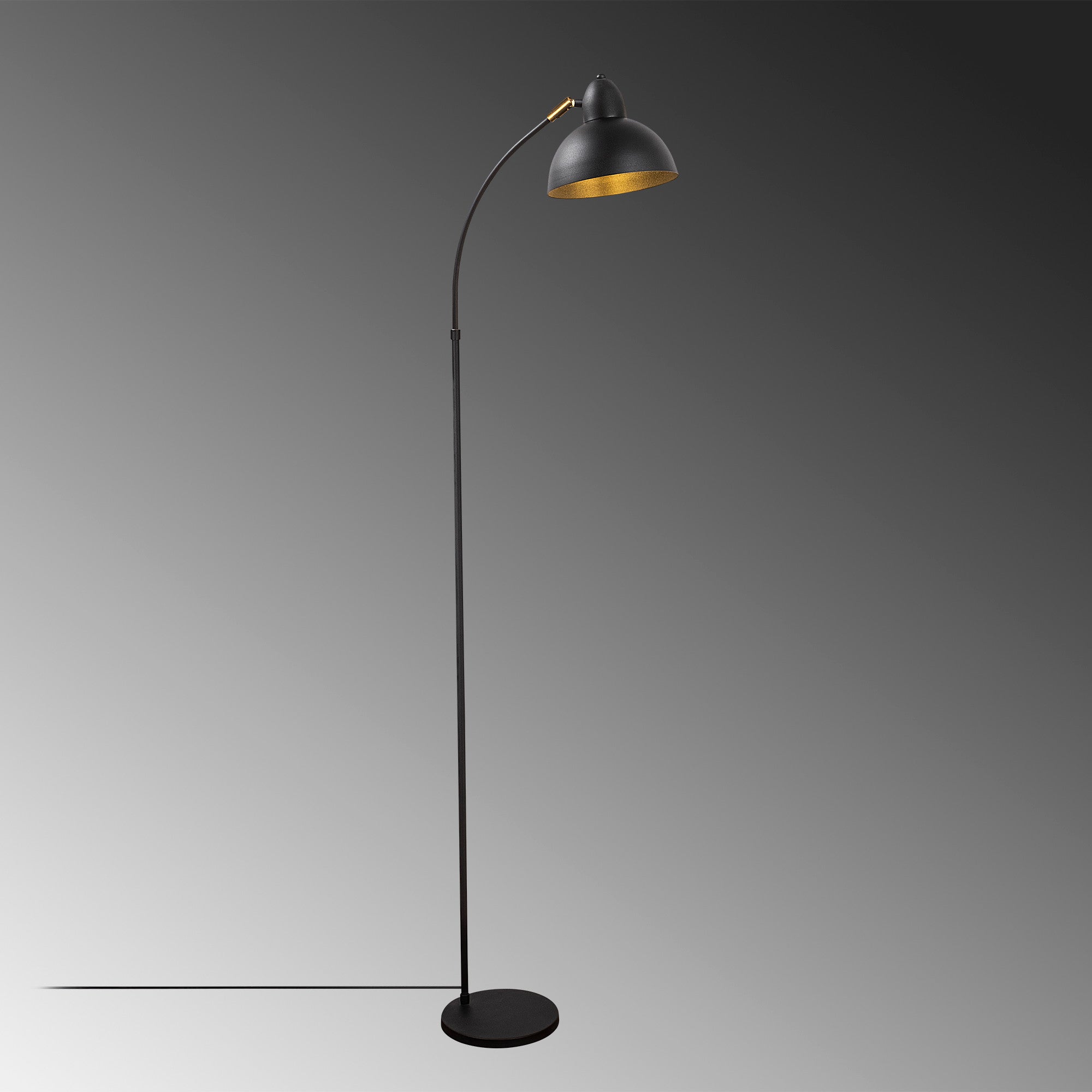 Varzan - 10855 in Schwarz Antiquität präsentiert im Onlineshop von KAQTU Design AG. Stehleuchte ist von Opviq