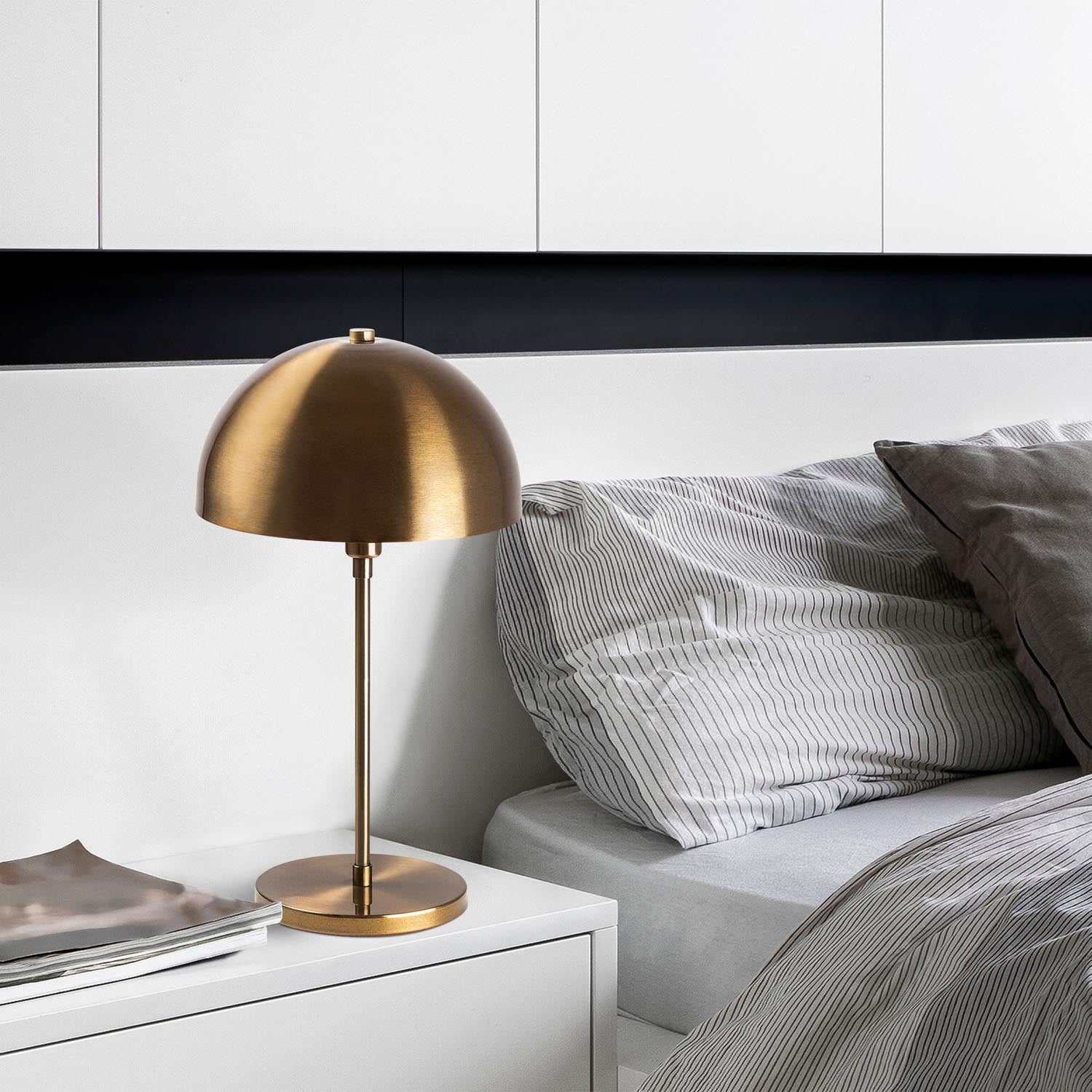 Varzan - 10857 in Vintage präsentiert im Onlineshop von KAQTU Design AG. Tischleuchte ist von Opviq