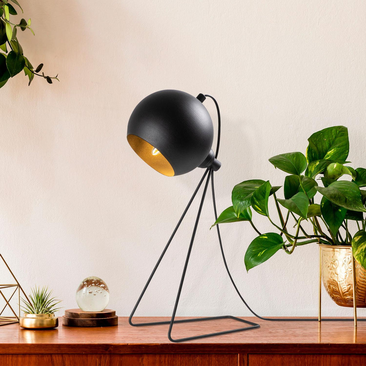 Mixed Tischleuchte - Schwarz Gold in Schwarz Gold präsentiert im Onlineshop von KAQTU Design AG. Tischleuchte ist von Opviq