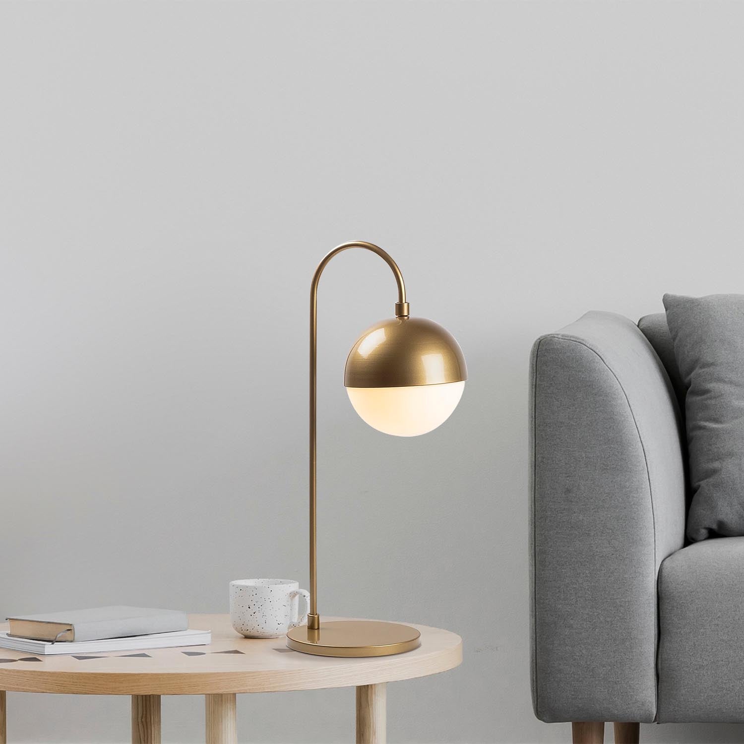 Horn - 12202 in Gold präsentiert im Onlineshop von KAQTU Design AG. Tischleuchte ist von Opviq