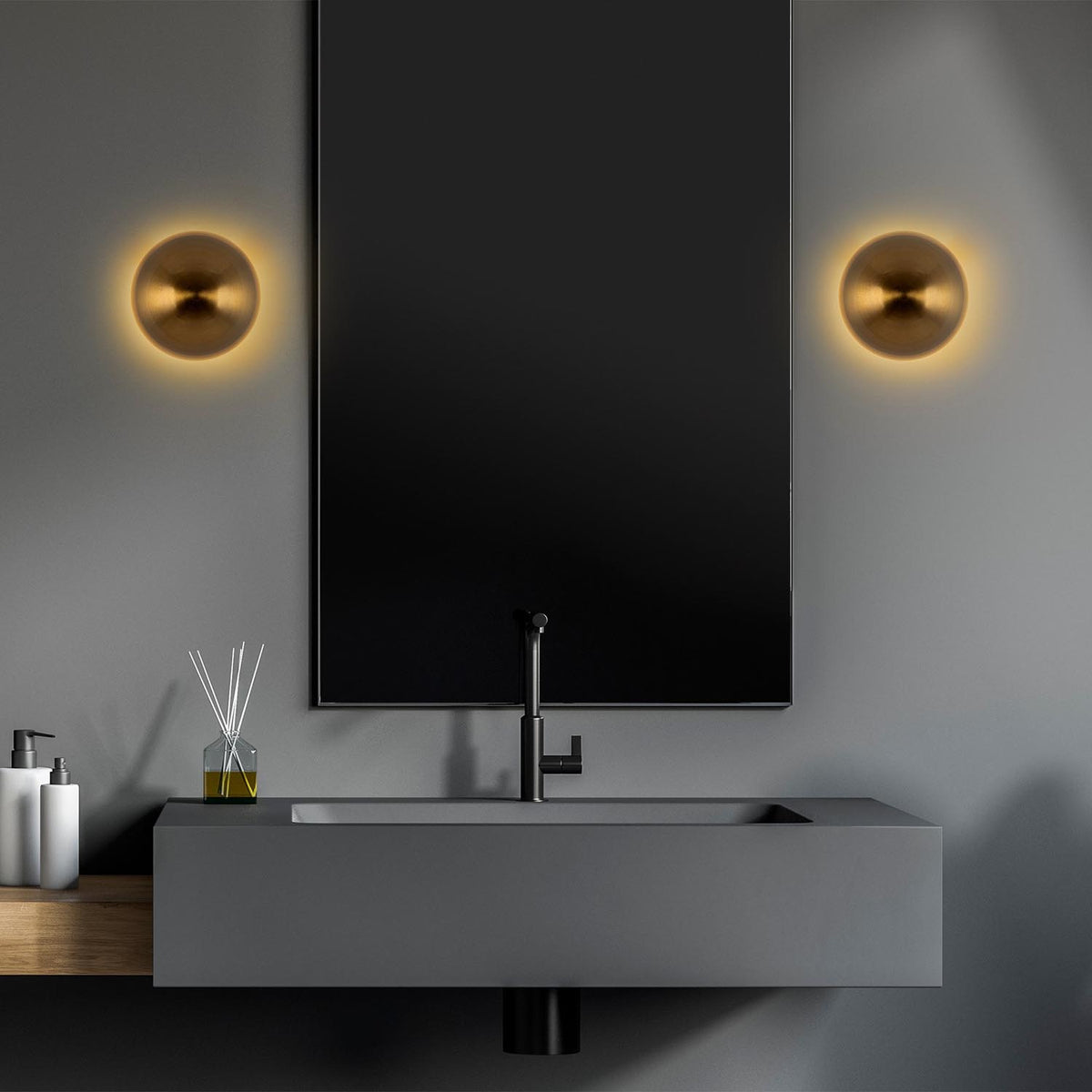 Fungal Wandleuchte - Gold in Gold präsentiert im Onlineshop von KAQTU Design AG. Wandleuchte ist von Opviq