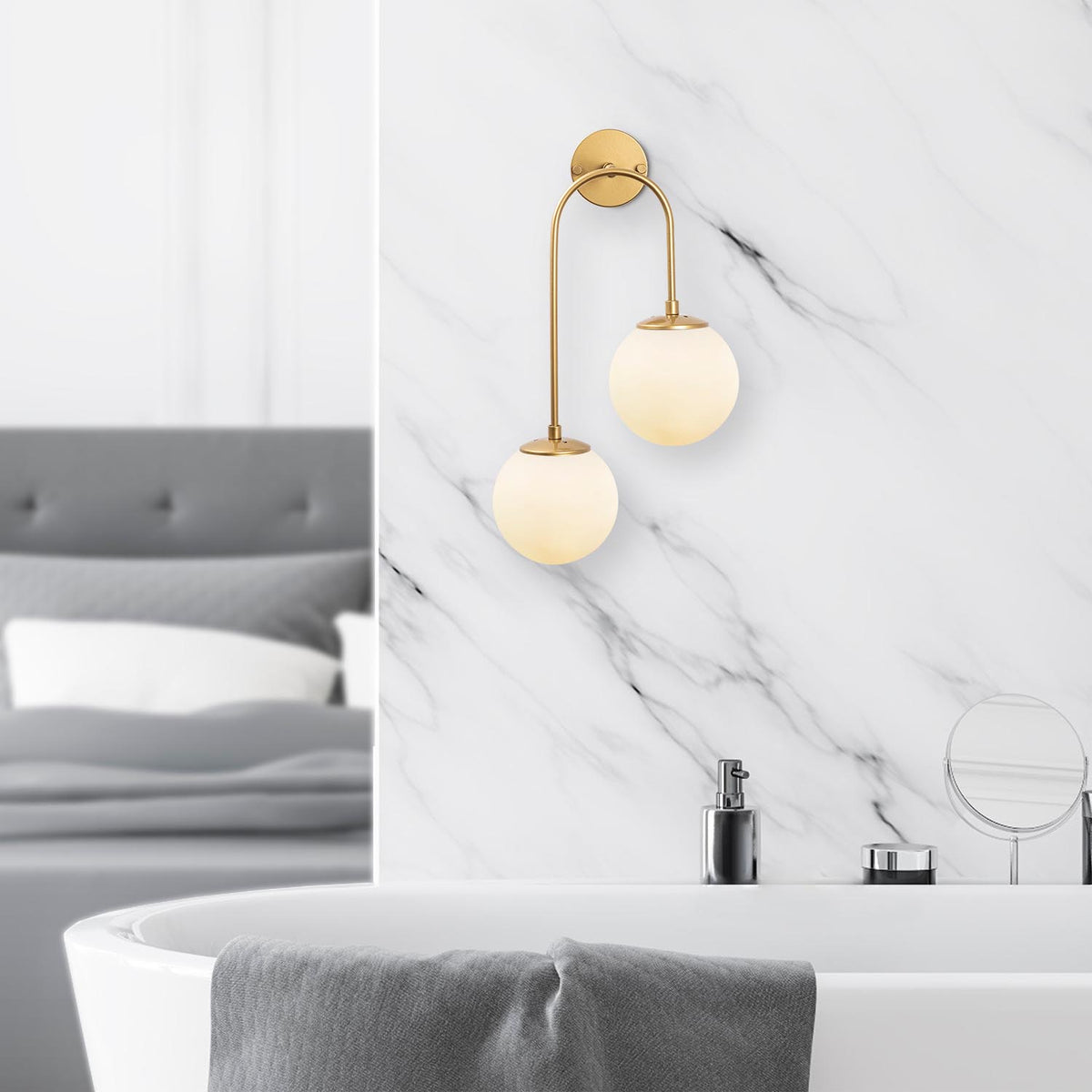 Jewel Wandleuchte - Glänzendes Gold in Glänzendes Gold präsentiert im Onlineshop von KAQTU Design AG. Wandleuchte ist von Opviq